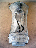 Steinstatue der Heiligen Elisabeth
